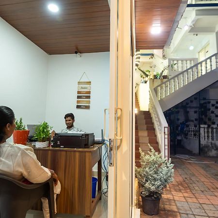 Morjim Sea Waves-Beach Front Hotel Exterior photo