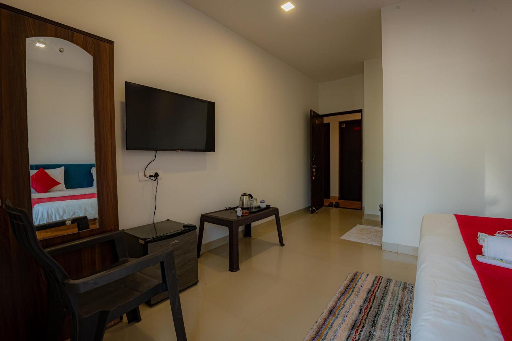 Morjim Sea Waves-Beach Front Hotel Exterior photo