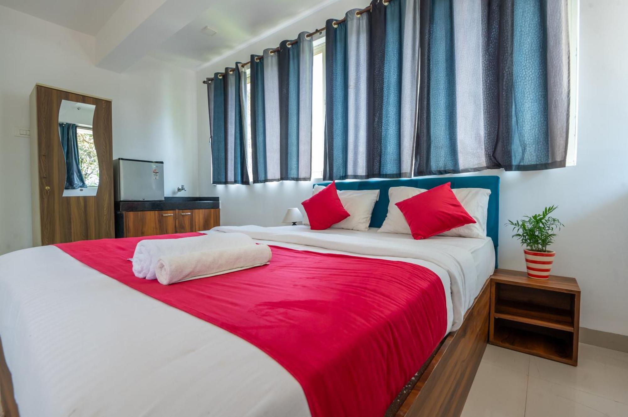 Morjim Sea Waves-Beach Front Hotel Exterior photo