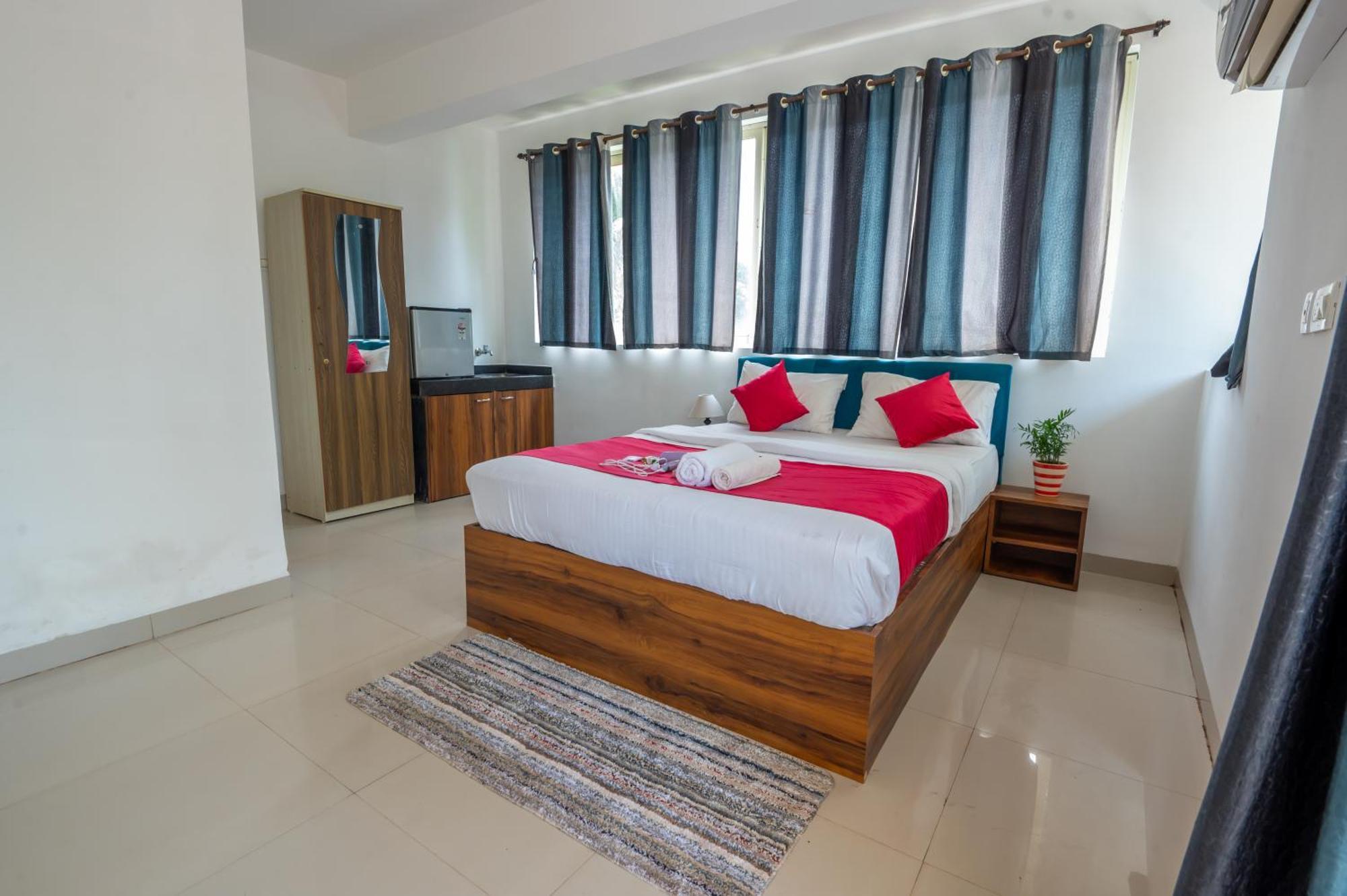 Morjim Sea Waves-Beach Front Hotel Exterior photo