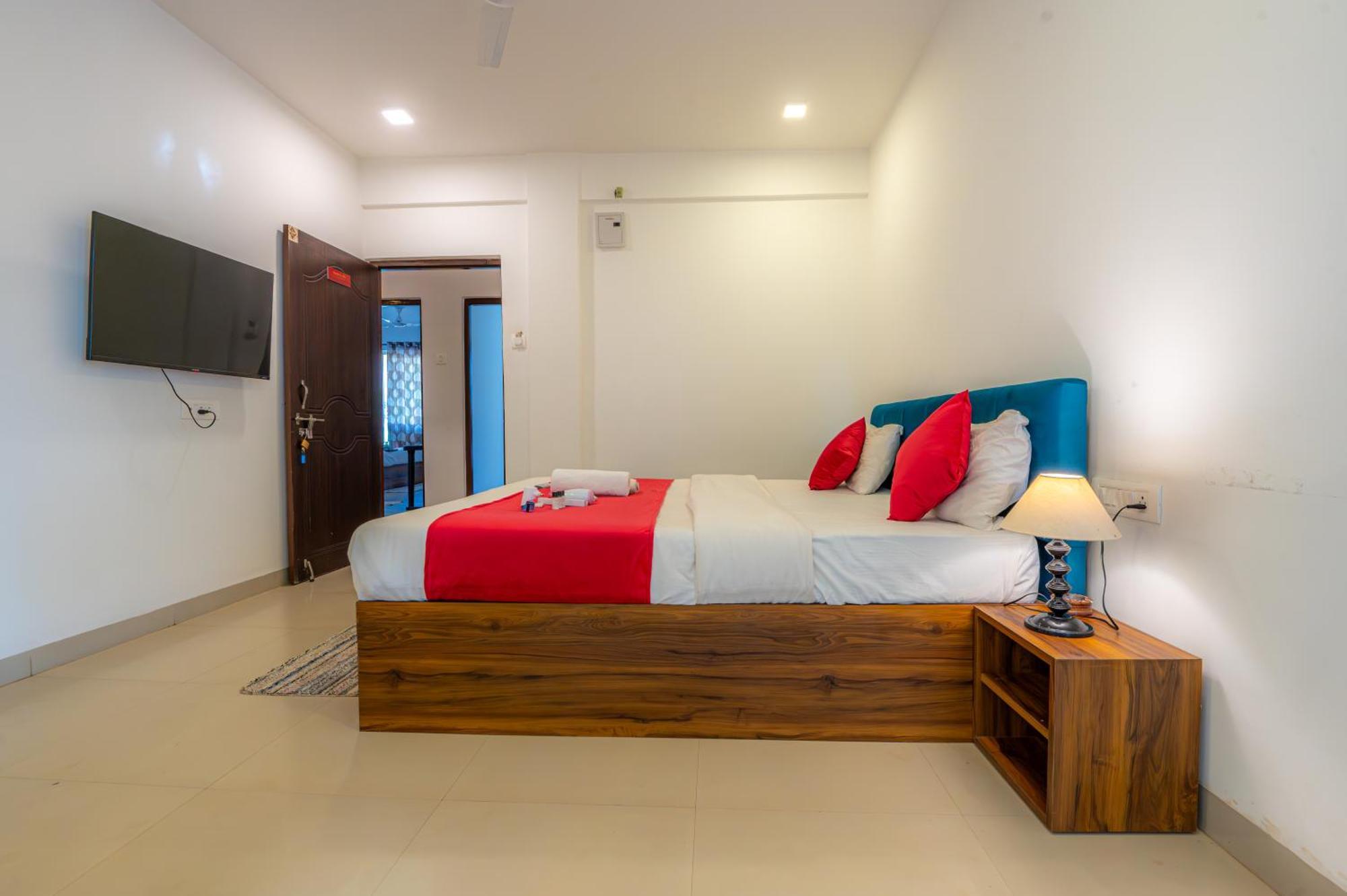 Morjim Sea Waves-Beach Front Hotel Exterior photo