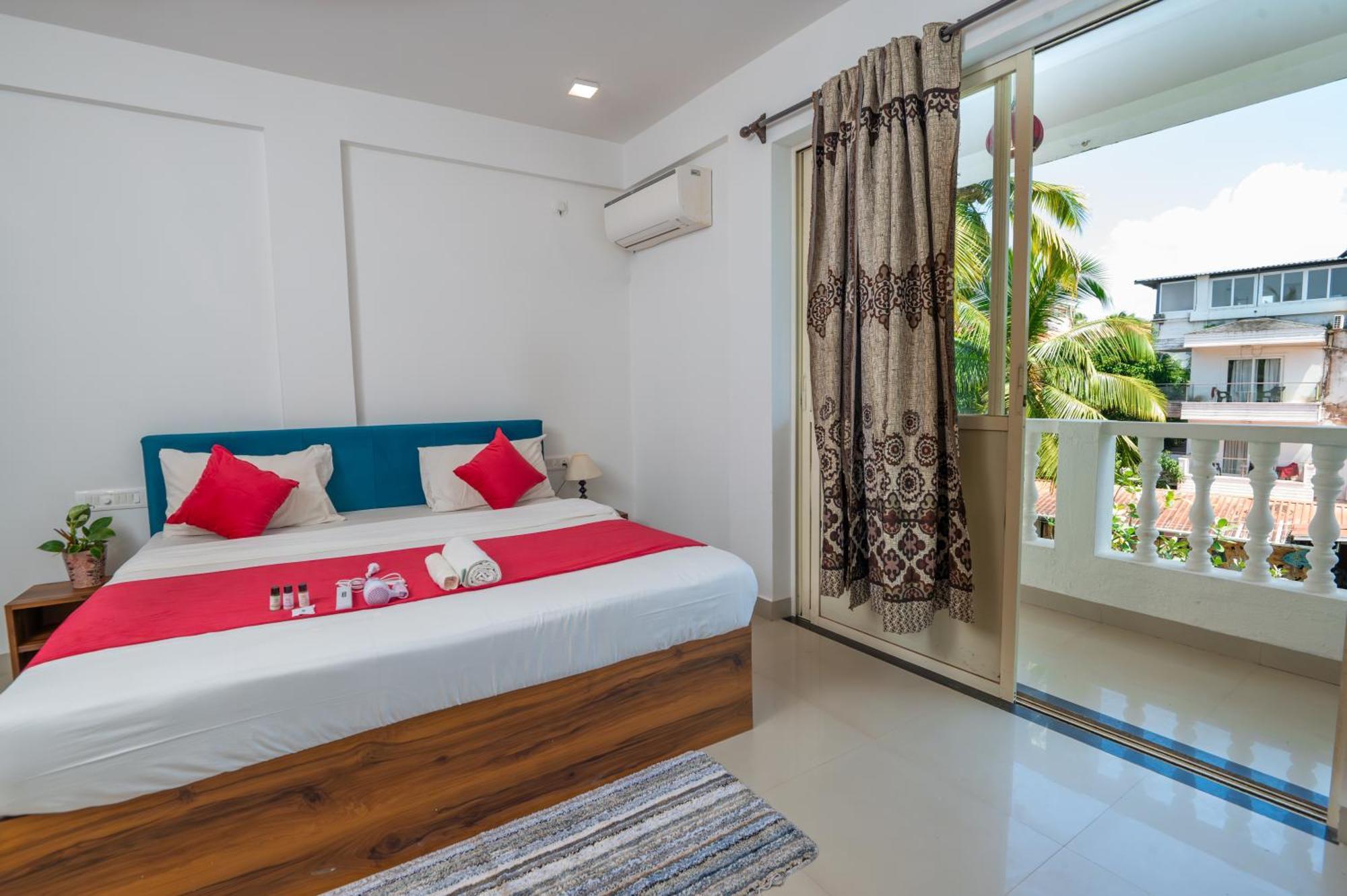 Morjim Sea Waves-Beach Front Hotel Exterior photo