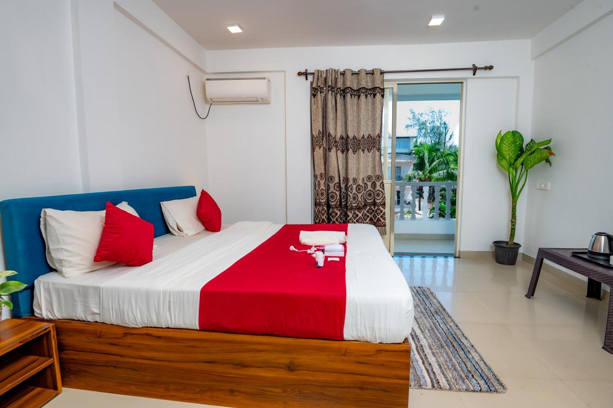 Morjim Sea Waves-Beach Front Hotel Exterior photo