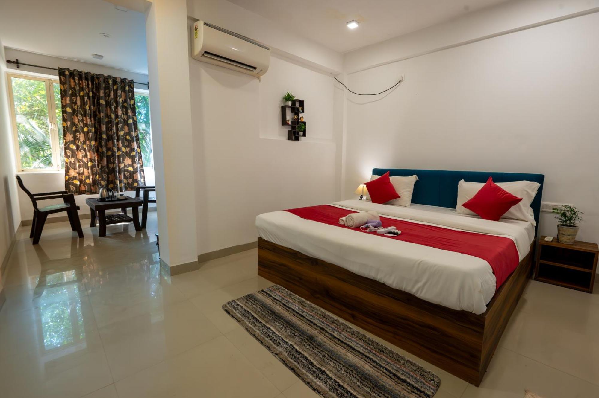 Morjim Sea Waves-Beach Front Hotel Exterior photo