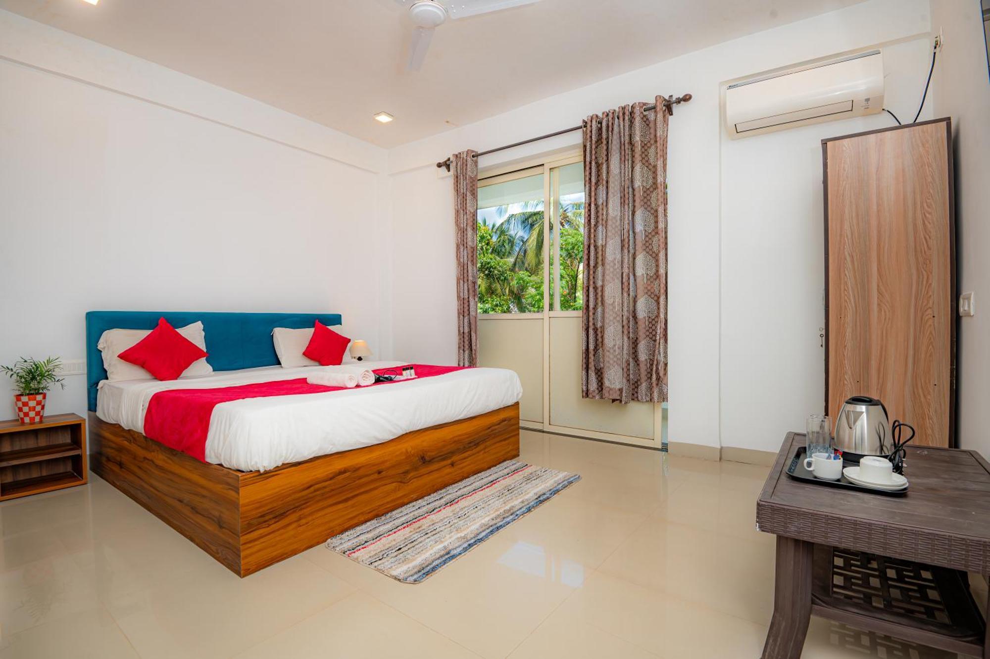 Morjim Sea Waves-Beach Front Hotel Exterior photo